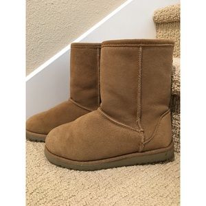 🌻🌼 👢 Awesome, faux fur-lined Ugg-imitation booties. Cute, comfy & warm. 🥾